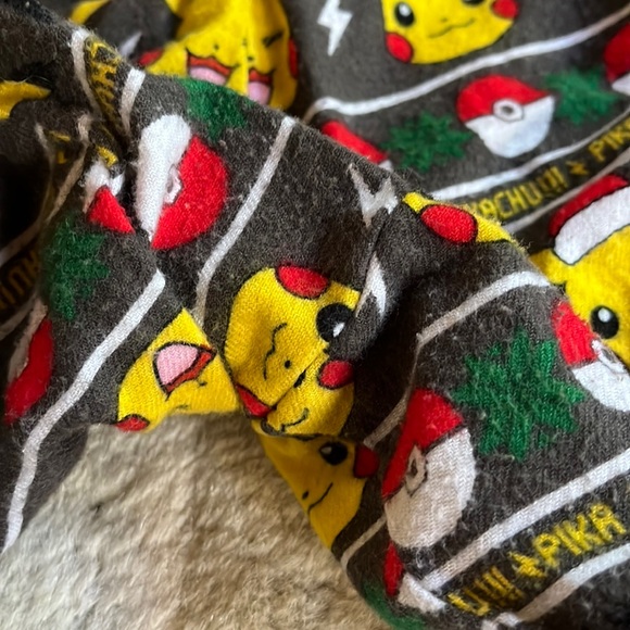 Hanna Andersson Pokémon Holiday PJ Set - Picture 16 of 16
